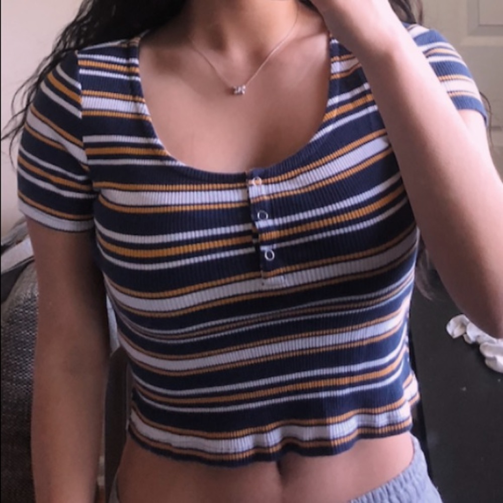 Cropped short sleeve top